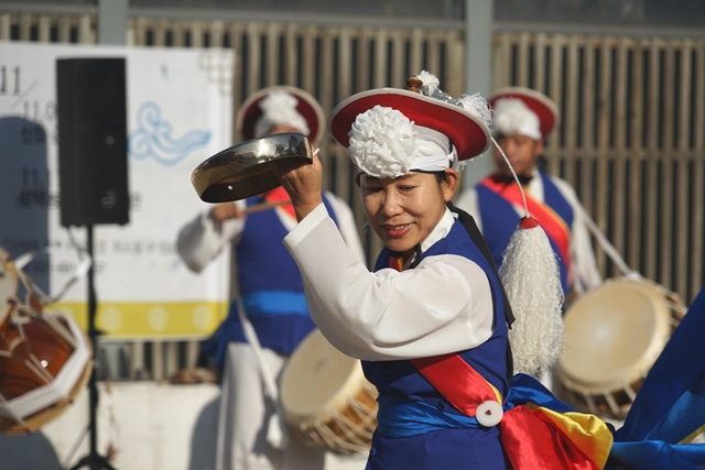 14면 전면 인터뷰 메인.JPG