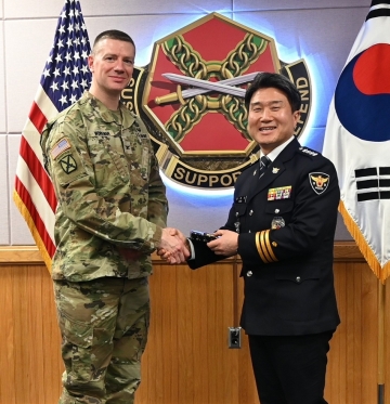 캠프험프리스 사령관, 장정진 평택경찰서장 접견 – 평택자치신문